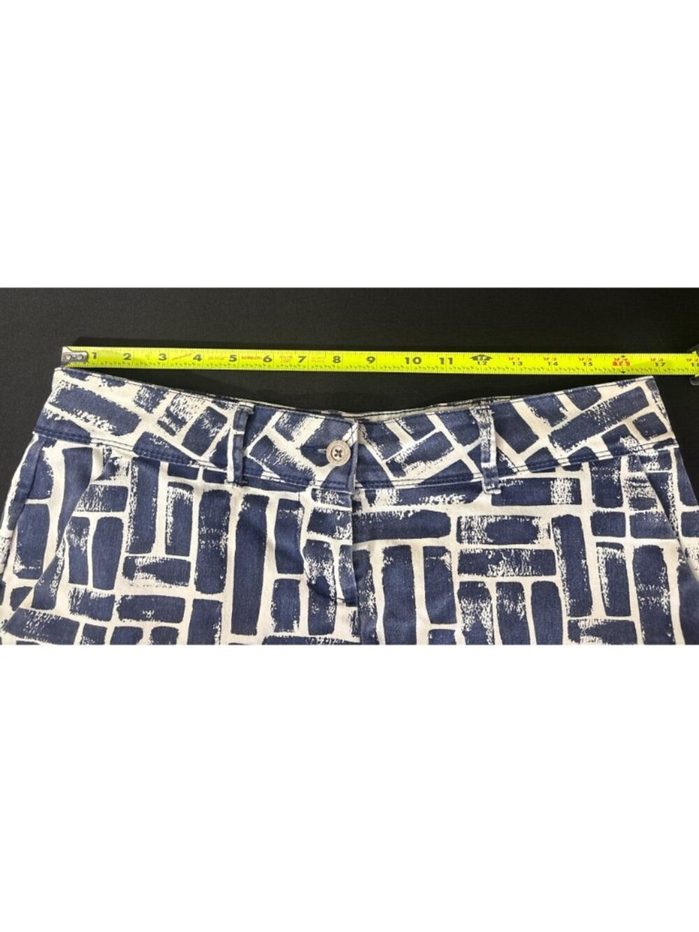 The LIMITED Women's Navy Blue White Geometric Tailored Shorts Pockets Size 10 - Picture 13 of 14